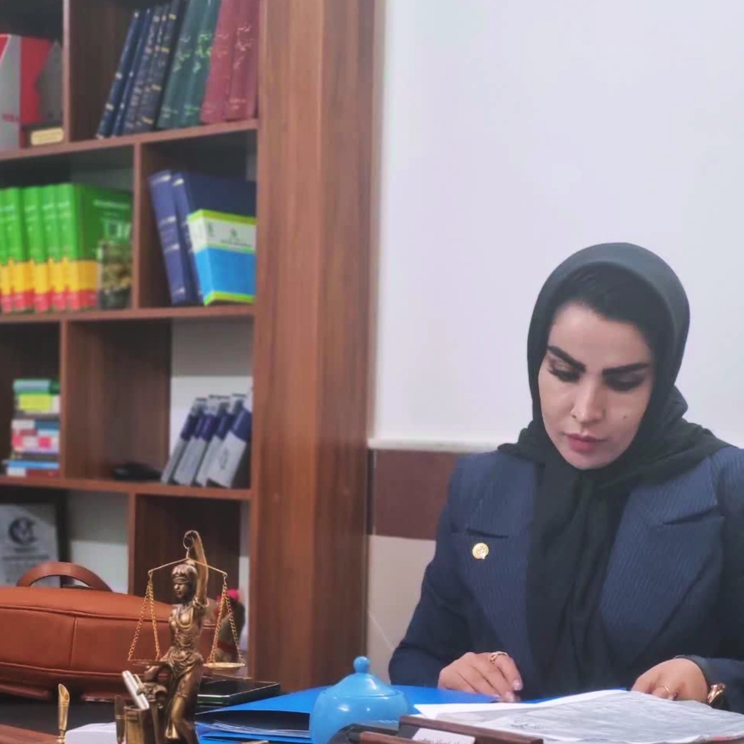 خانم حسینی وکیل کرج قم خانم وکیل